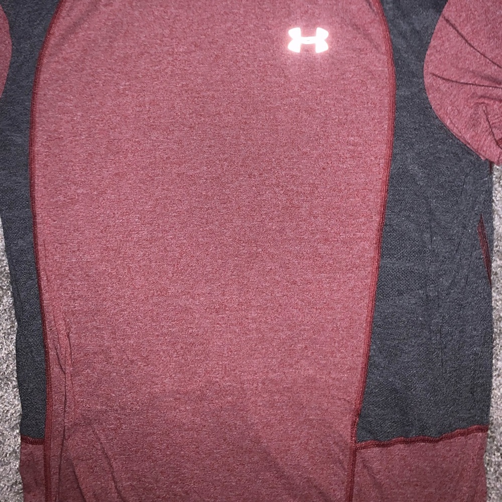Under Armour Junior Fitted Red & Gray shirt sz XL - Picture 6 of 9